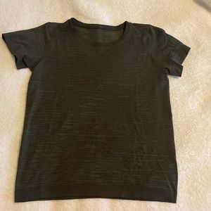 Lululemon swiftly relaxed fit tee. Size 8 - dark olive DKOV